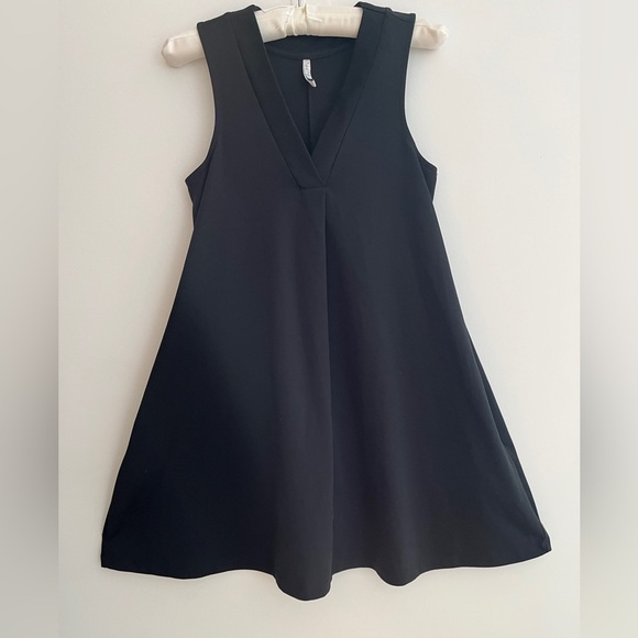 Z SUPPLY Black Mini V Neck Sleeveless Swing A Line Dress Pockets Day to Night - Picture 7 of 13